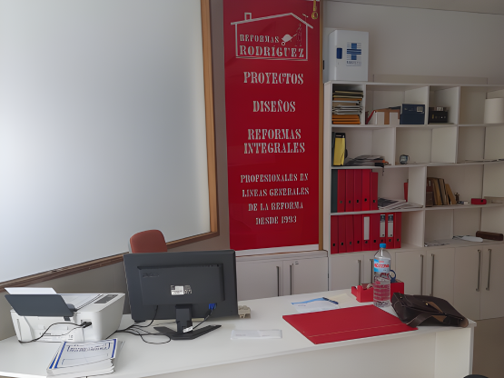 Equipo de Reformas Rodríguez trabajando en A Coruña